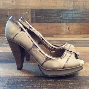 👟 NWOT Huis Clos heels